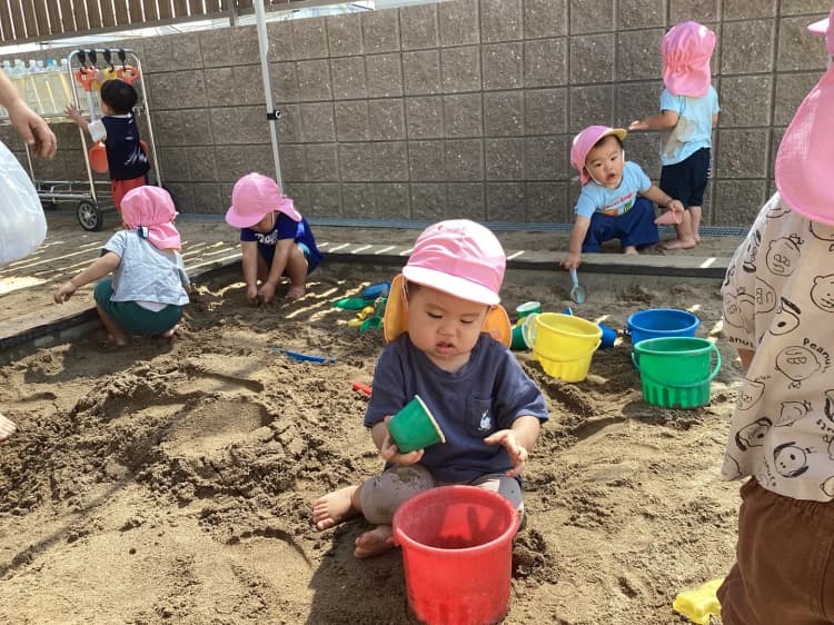 開園・順次登園・自由あそび（合同保育）