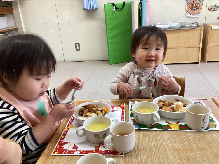 1~2歳: 食事
3~5歳: 11:30頃に食事