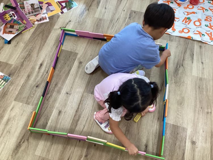 外遊び、室内遊び