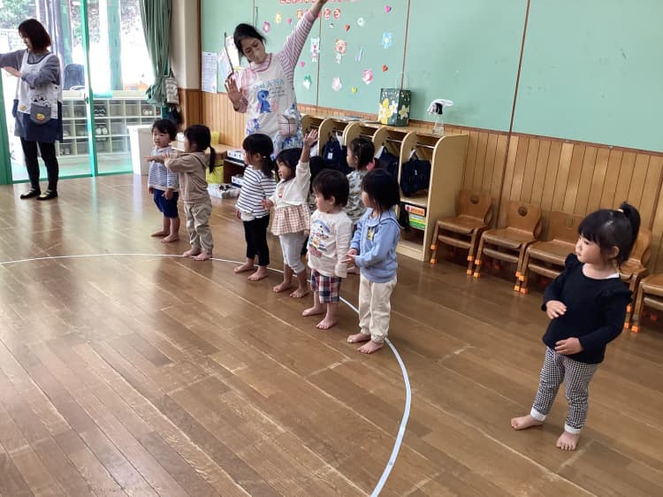 開園、順次登園、自由遊び(合同保育)