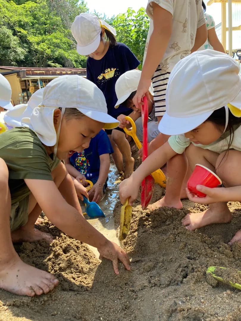自分で考えて行動できるこども